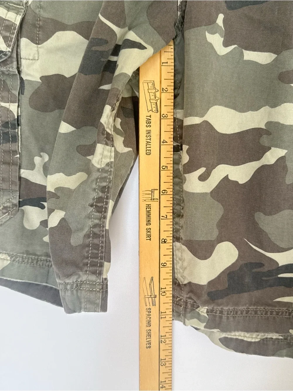 American Eagle Outfitters Beige and Olive Long Cargo Shorts Y2K Baggy 23” 40w - Picture 7 of 10